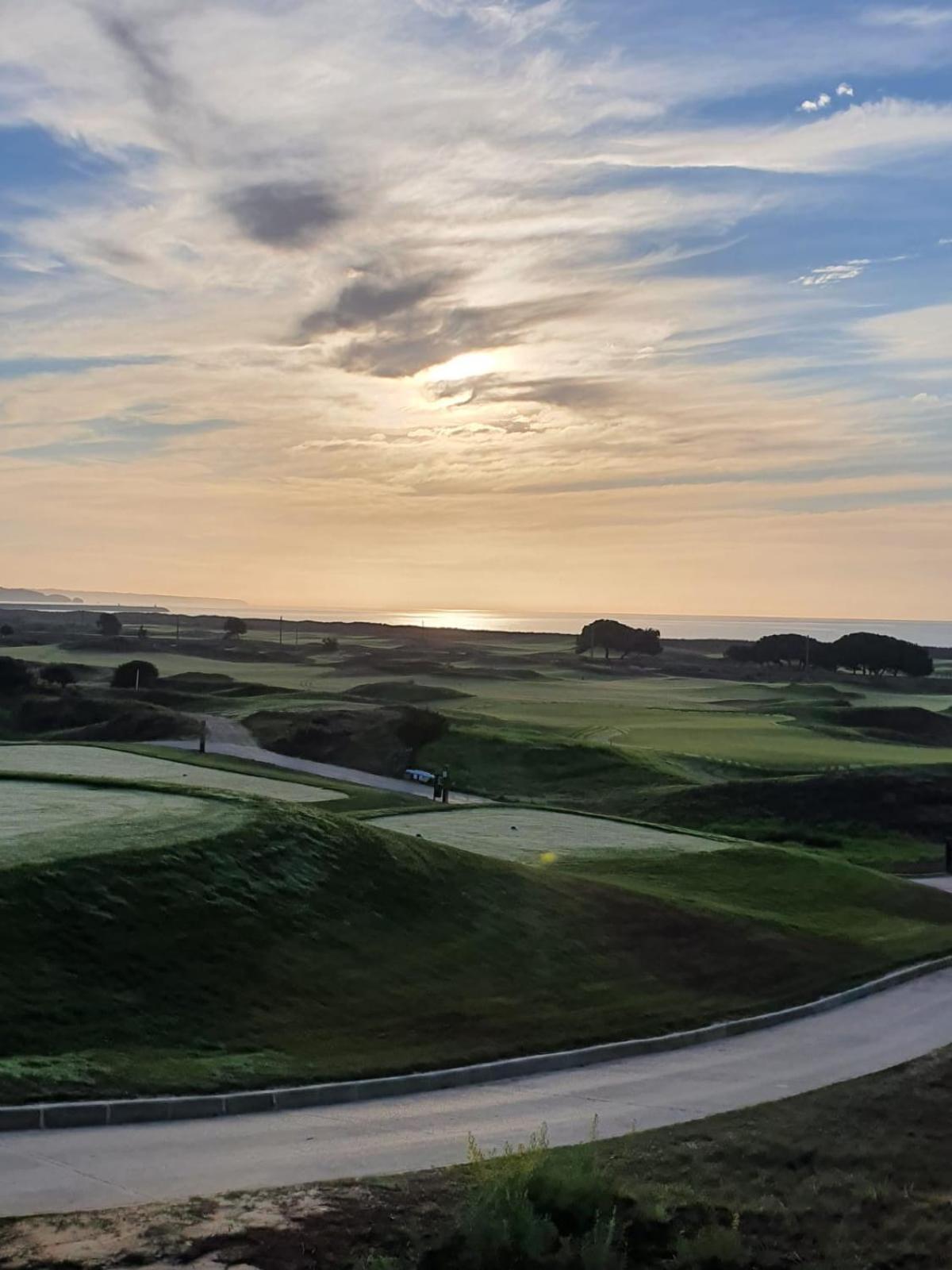 Sunshine - Golfplayer And Holidays * Lagos
